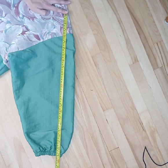 Vintage Floral and Green Windbreaker Jacket - Picture 8 of 8
